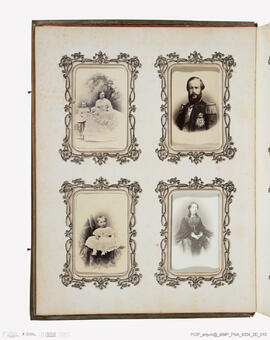 Álbum com retratos de membros das famílias reais europeias