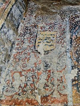 Parede fundeira da capela-mor, Panos decorativos a ladear o retábulo fingido