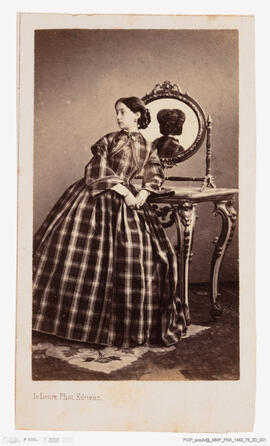 Álbum fotográfico - Álbum de fotografias com retratos de familiares da rainha D. Maria Pia