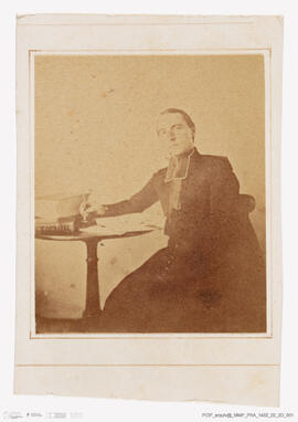 Álbum fotográfico - Álbum de fotografias com retratos de familiares da rainha D. Maria Pia