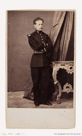 Álbum com retratos de membros das famílias reais