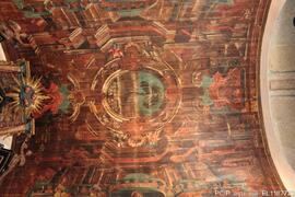 Fotografia interior: altar, pulpito, tetos, esculturas, coro alto, moiliario, objetos liturgicos ...