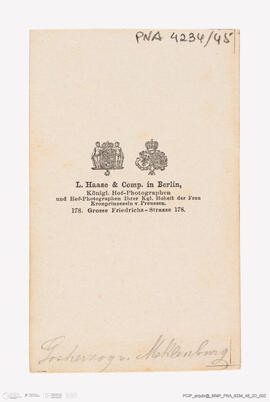 Álbum com retratos de membros das famílias reais europeias