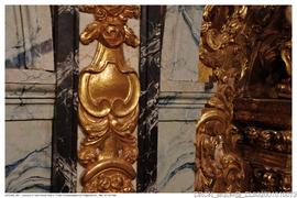 Esponjados e pintura de “pedra fingida” presentes na nave e no coro da igreja do Convento de Sant...
