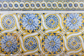 Azulejo padrão plátano azul, branco e amarelo