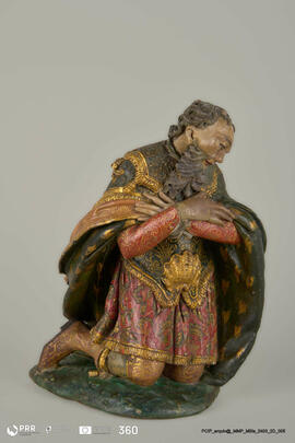 Figuração masculina interpretada como Rei Mago de presépio