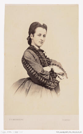 Álbum fotográfico - Álbum de fotografias com retratos de familiares da rainha D. Maria Pia