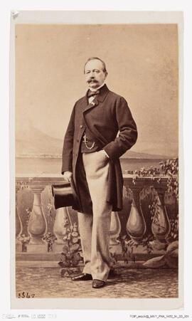 Álbum fotográfico - Álbum de fotografias com retratos de familiares da rainha D. Maria Pia