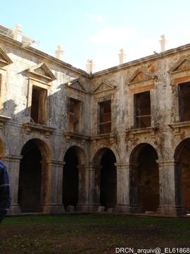 Claustro - Plantação herbácea
