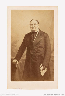 Álbum com retratos de membros das famílias reais europeias