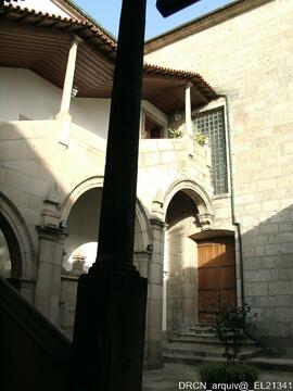 Exterior - Claustro - Escadaria e Arcada - Pormenor
