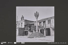 Pelourinho e antiga casa da Câmara de Vila da Rua. Moimenta da Beira