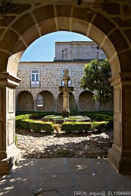 Claustro – Chafariz