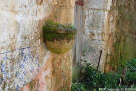 Fotografia da igreja em ruinas