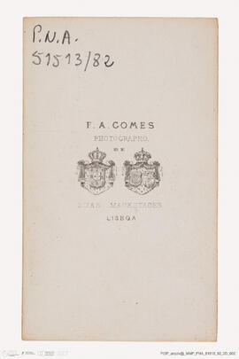 Álbum com retratos de membros das famílias reais