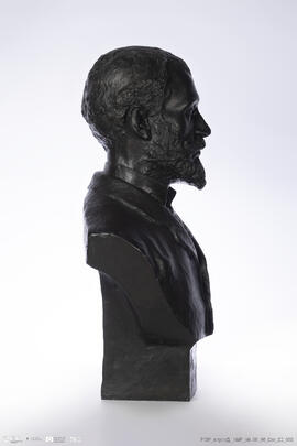 Busto de Marques de Oliveira
