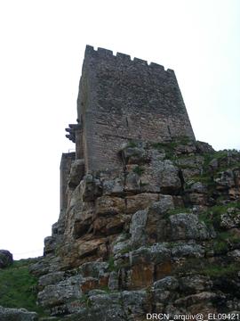 Alçado Poente - Norte - Maciço rochoso