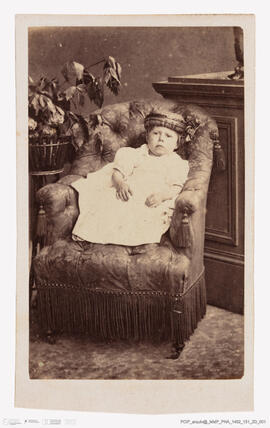 Álbum fotográfico - Álbum de fotografias com retratos de familiares da rainha D. Maria Pia