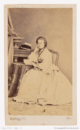 Álbum fotográfico - Álbum de fotografias com retratos de familiares da rainha D. Maria Pia