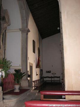 Vista parcial do interior da igreja