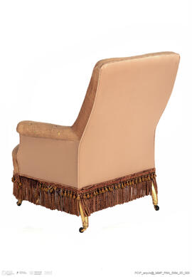 Cadeira de braços estofada