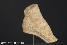 Escultura de pé (Doação Bühler-Brockhaus)