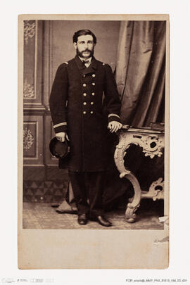 Álbum com retratos de membros das famílias reais