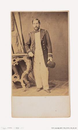 Álbum com retratos de membros das famílias reais