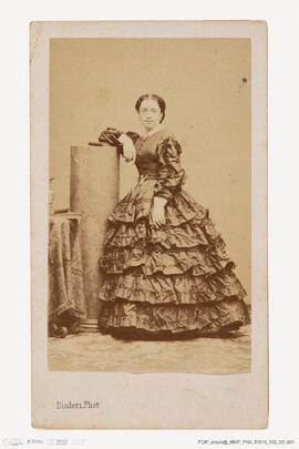 Álbum com retratos de membros das famílias reais