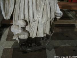 Esculturas nave da igreja