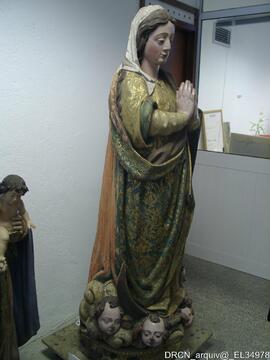 Esculturas em tratamento na oficina da firma Porto - Restauro