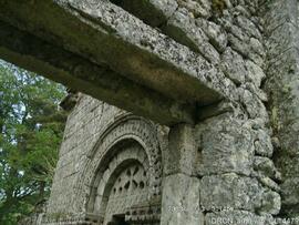 Portal da igreja e portal de entrada