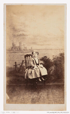 Álbum fotográfico - Álbum de fotografias com retratos de familiares da rainha D. Maria Pia