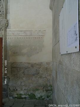 Pormenor do fresco, restauro e problemas de humidade ascencinal - lado direito pórtico da galilé