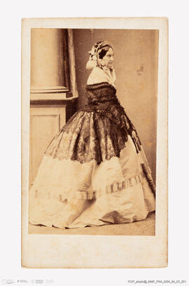 Álbum com retratos de membros das famílias reais europeias