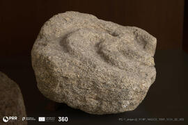 Pedra com tretrásceles