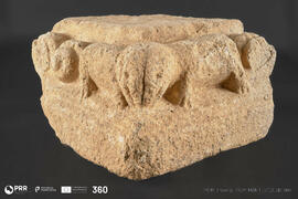 Capitel de Portal decorativa de animais Românico