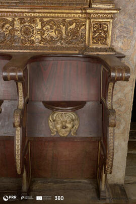 Misericórdia (lado esquerdo, parede sul, figura humana, nível superior)