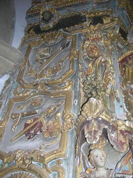 Retábulo de São Sebastião – Relevo das armas Christi