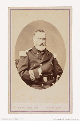 Álbum com retratos de membros das famílias reais