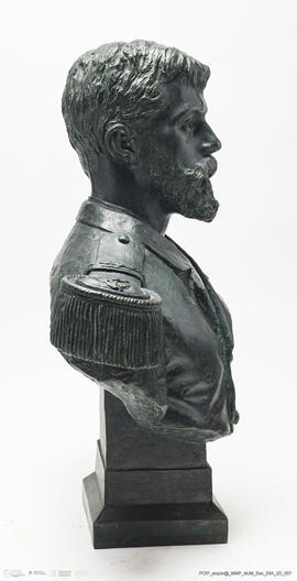 Busto do Comandante Augusto Cardoso
