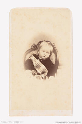 Álbum com retratos de membros das famílias reais europeias