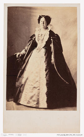 Álbum com fotografias do Baile de Máscaras de Carnaval de Fevereiro de 1865 no Paço Real da Ajuda