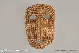 Máscara de palha e vime