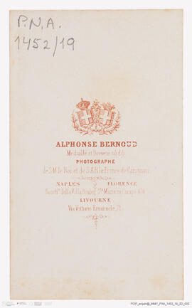 Álbum fotográfico - Álbum de fotografias com retratos de familiares da rainha D. Maria Pia