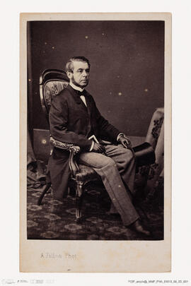 Álbum com retratos de membros das famílias reais