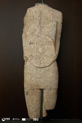 Estátua de guerreiro