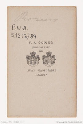 Álbum com retratos de membros das famílias reais