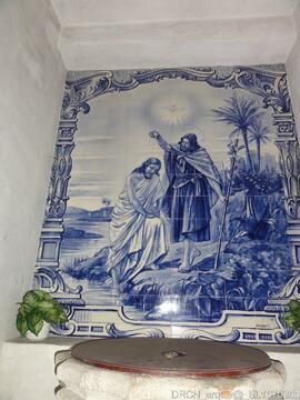 Capela batismal – Painel azulejar “Batismo de Cristo”