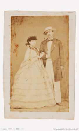 Álbum com retratos de membros das famílias reais